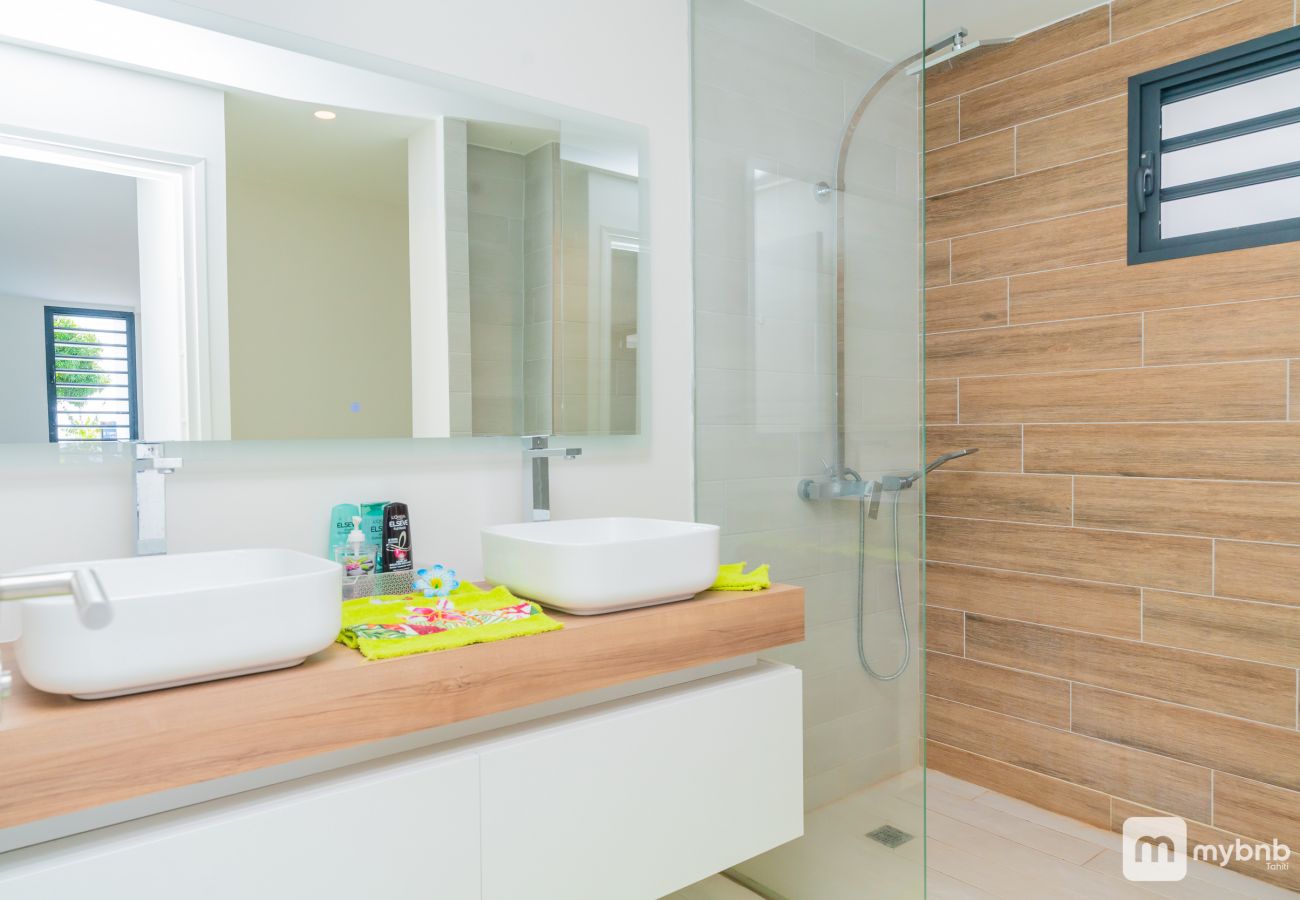 Appartement à Faa´a - The Airport Herehau Lodge in Faaa – w/Pool
