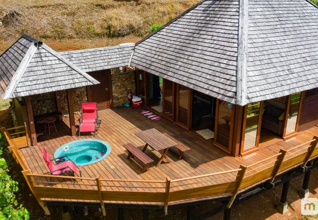 Villa/Dettached house in Tiahura - 5 Stars Aute Villa in Moorea wJacuzzi