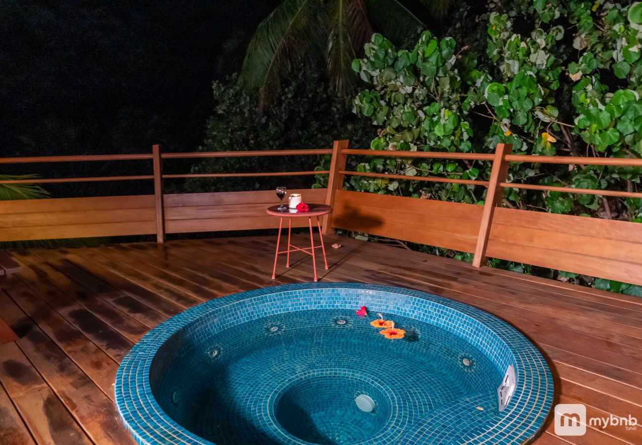 Villa in Tiahura - 5 Stars Aute Villa in Moorea wJacuzzi