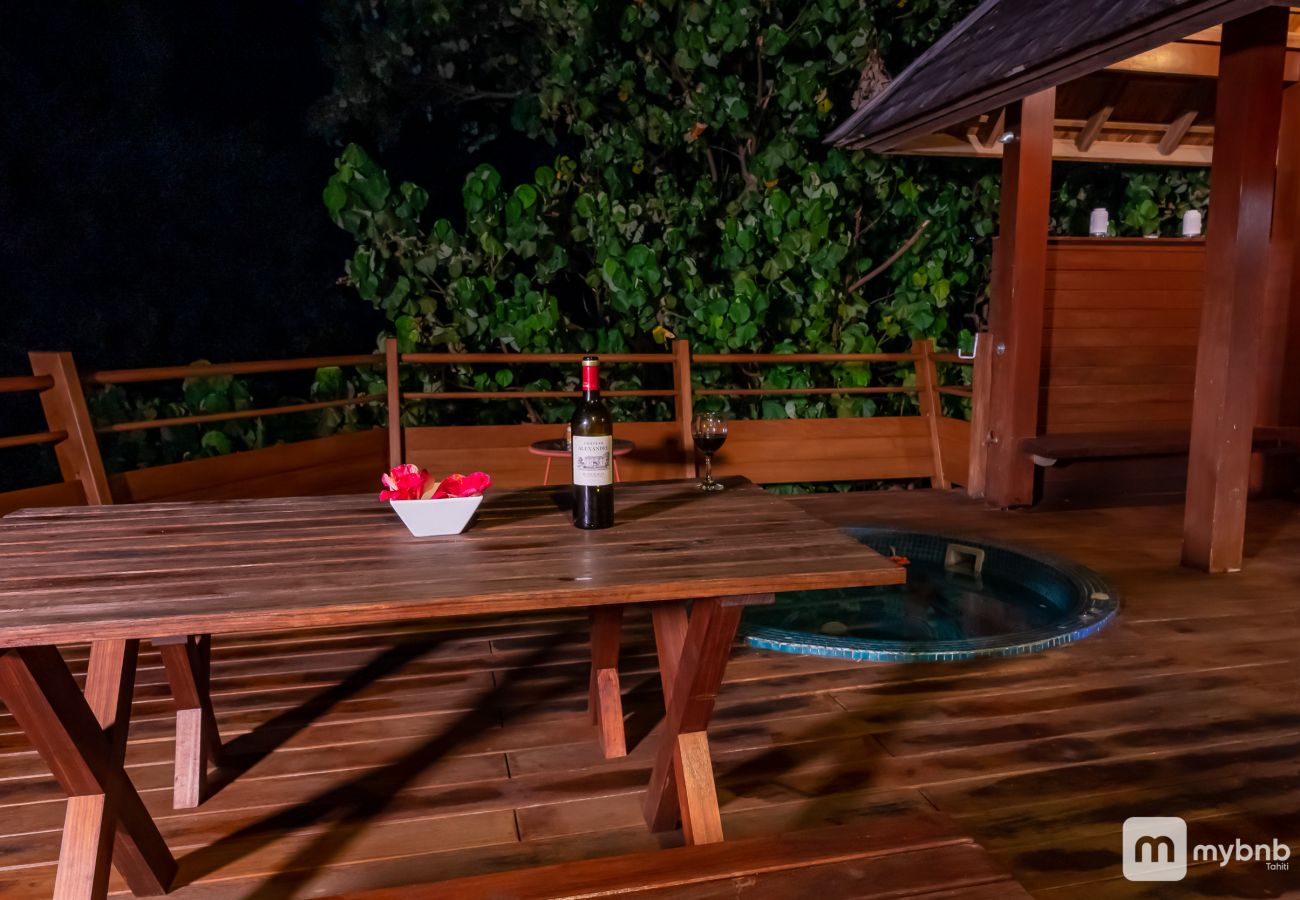 Villa in Tiahura - 5 Stars Aute Villa in Moorea wJacuzzi