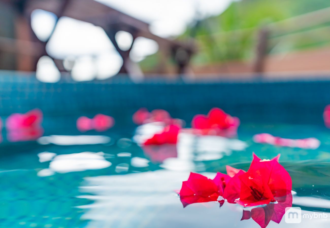 Villa in Tiahura - 5 Stars Aute Villa in Moorea wJacuzzi