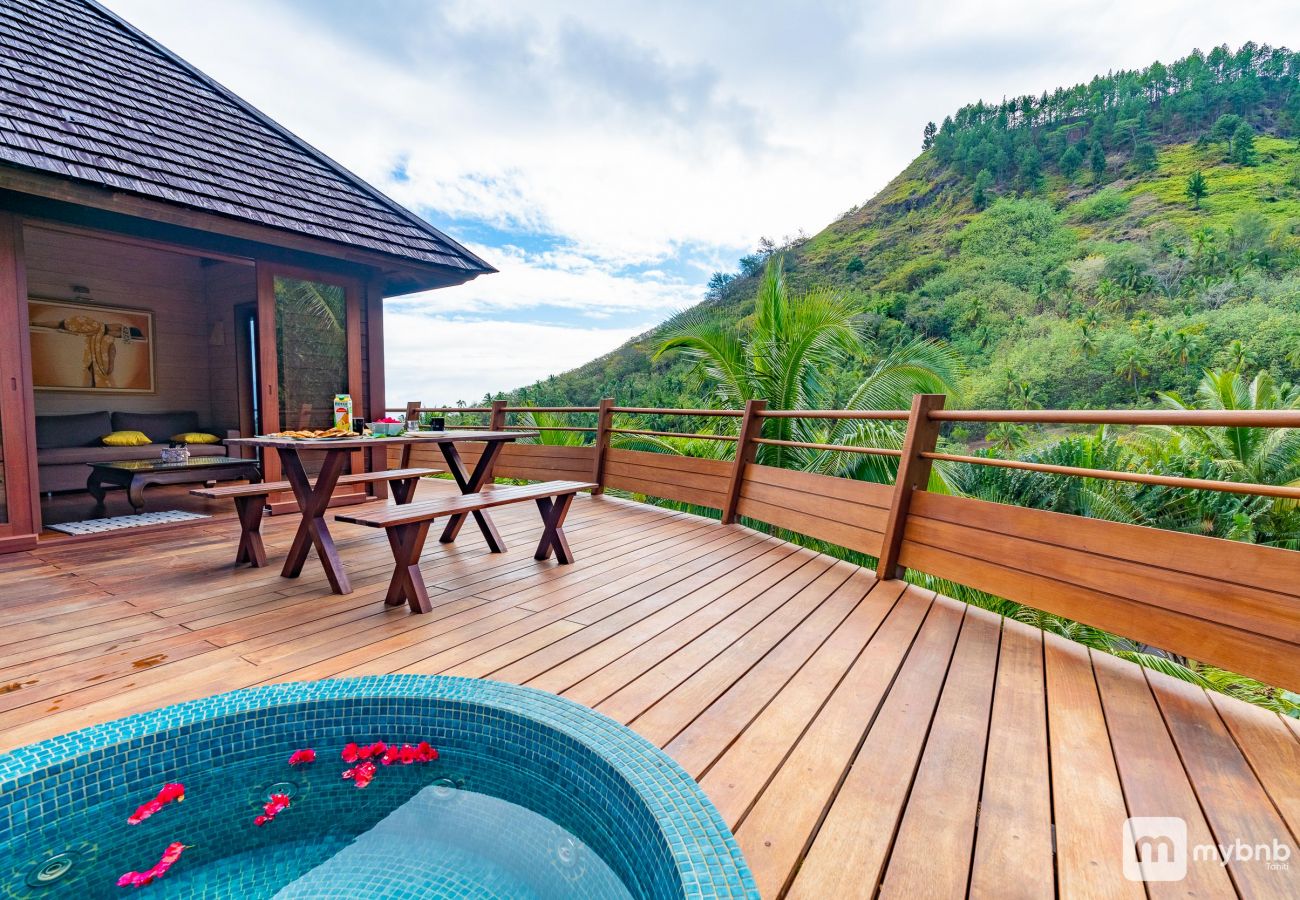 Villa in Tiahura - 5 Stars Aute Villa in Moorea wJacuzzi