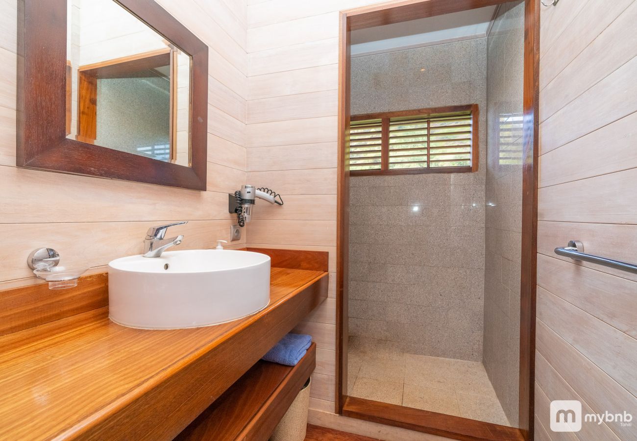 Villa in Tiahura - 5 Stars Aute Villa in Moorea wJacuzzi