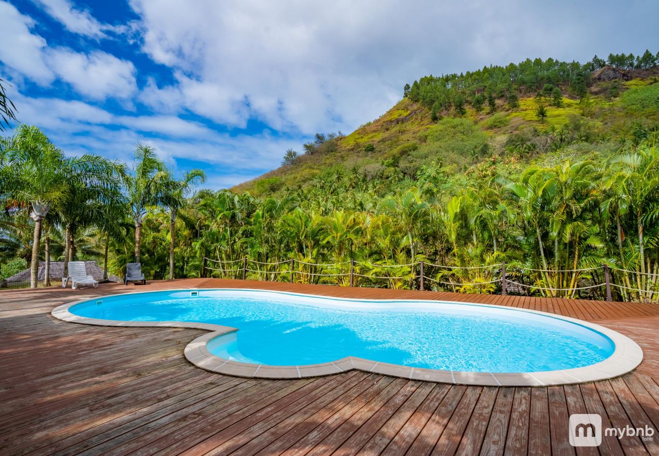 Villa in Tiahura - 5 Stars Aute Villa in Moorea wJacuzzi