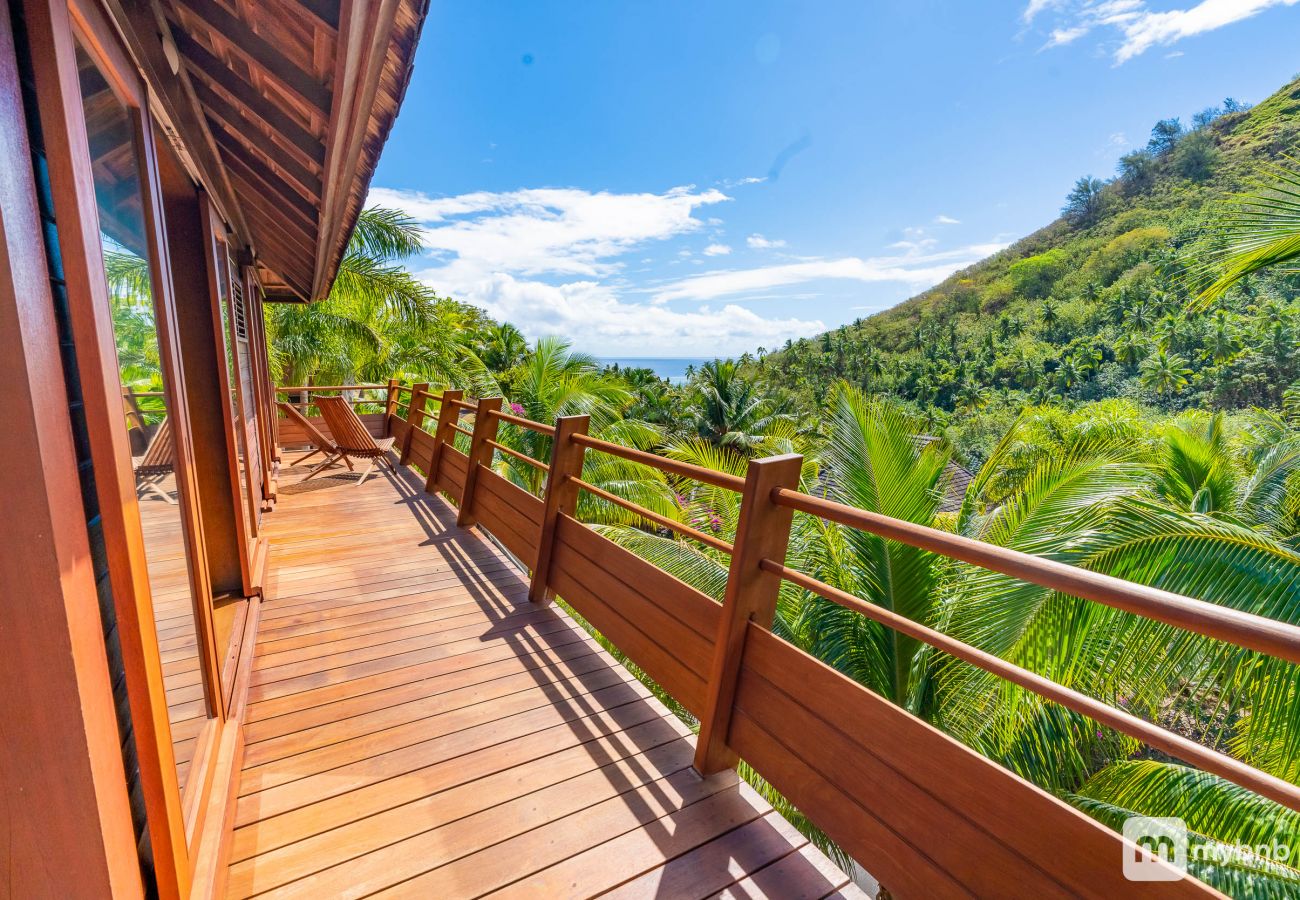 Villa in Tiahura - 5 Stars Aute Villa in Moorea wJacuzzi