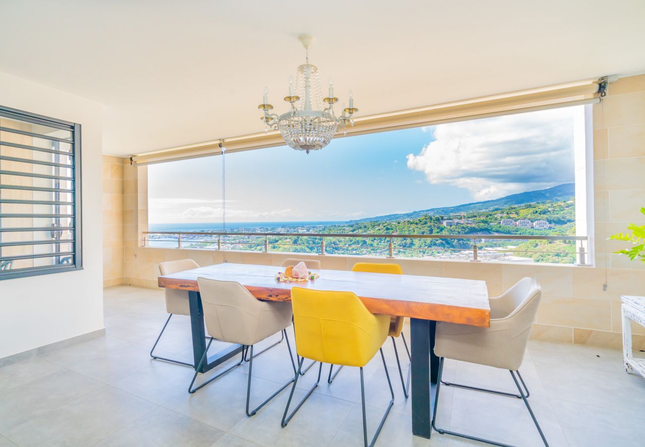 Apartment in Papeete - The Luxury Sky Nui Lodge in Papeete wPool