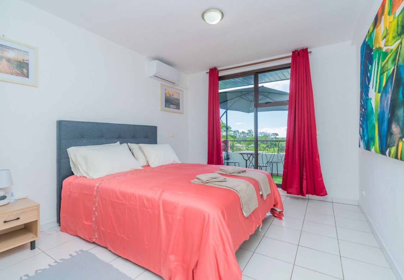 Apartment in Mahina - ☼ The Sunny Apartment in Mahina – w/Pool ☼