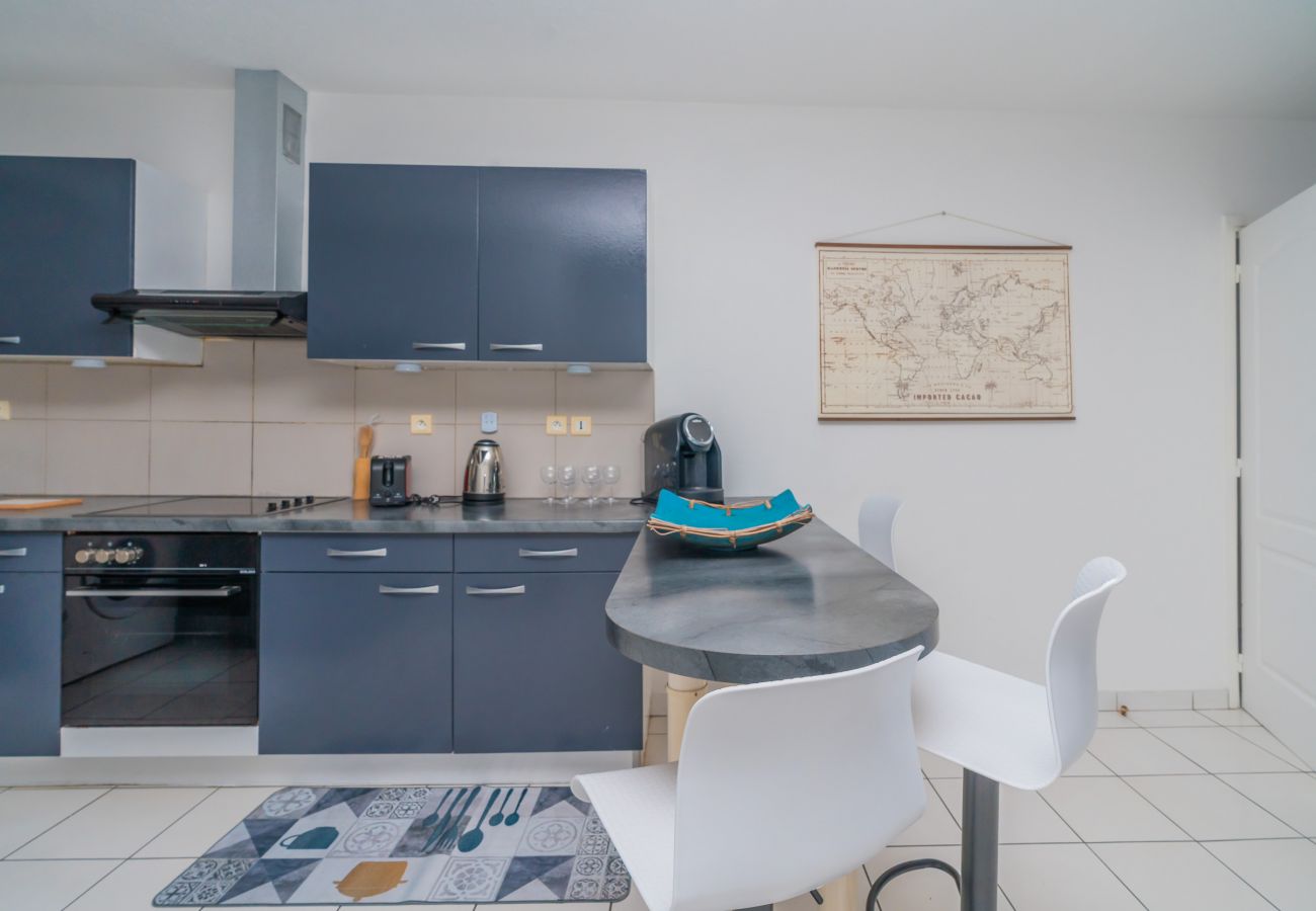 Apartment in Mahina - ☼ The Sunny Apartment in Mahina – w/Pool ☼
