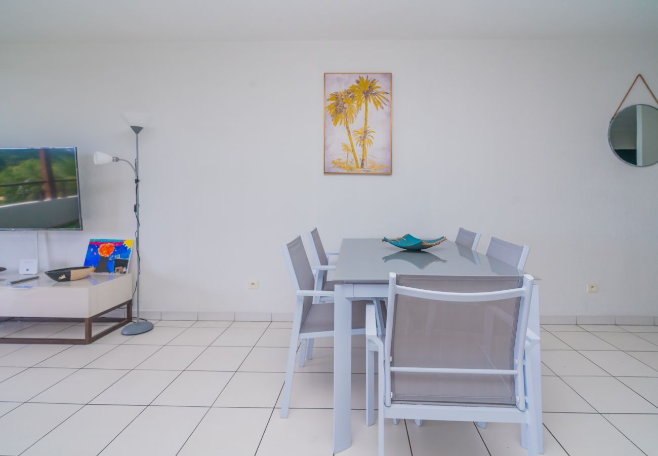 Apartment in Mahina - ☼ The Sunny Apartment in Mahina – w/Pool ☼