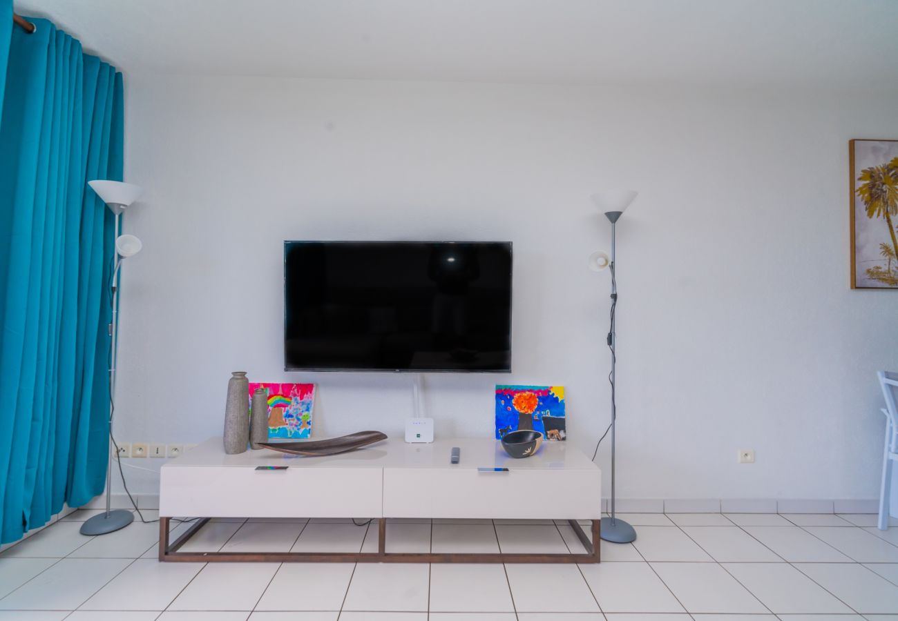 Apartment in Mahina - ☼ The Sunny Apartment in Mahina – w/Pool ☼