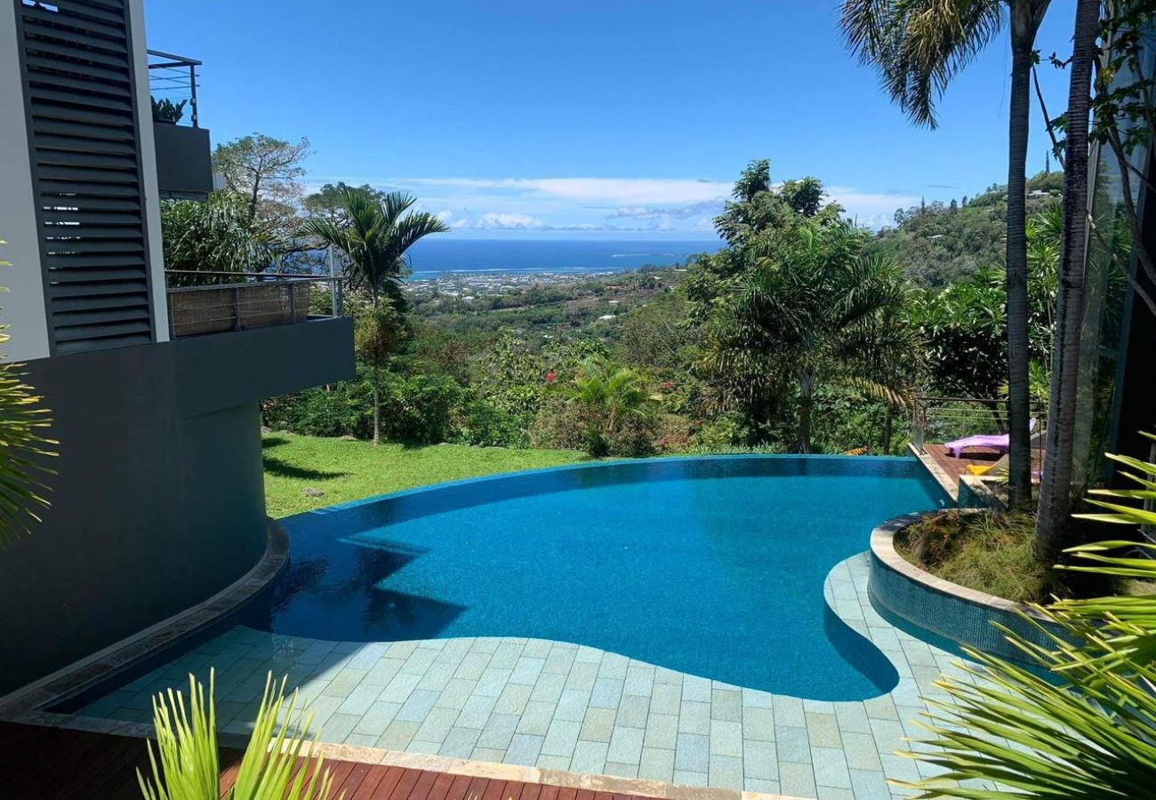 Apartment in Faa´a - Tropical Studio avec Vue et Piscine à Faaa