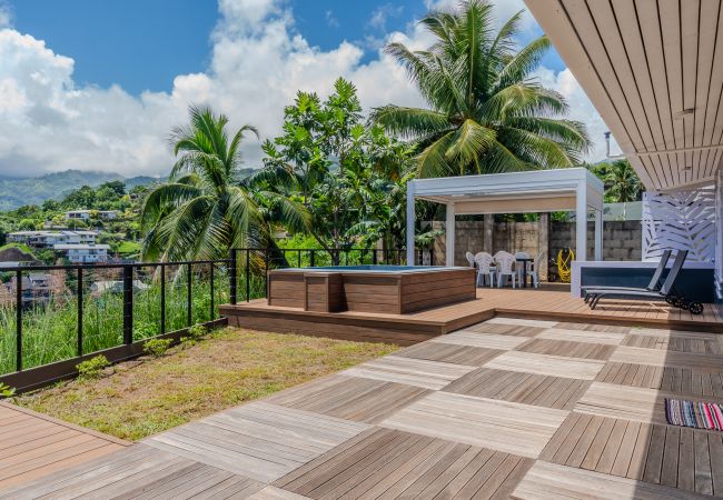 Villa in Papeete - St Ame House Papeete avec Vue et Piscine 