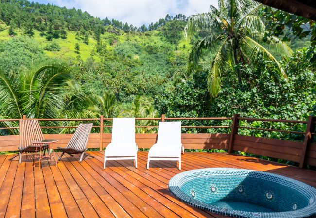 Villa in Tiahura - Villa Hibiscus Legends Moorea wJacuzzi